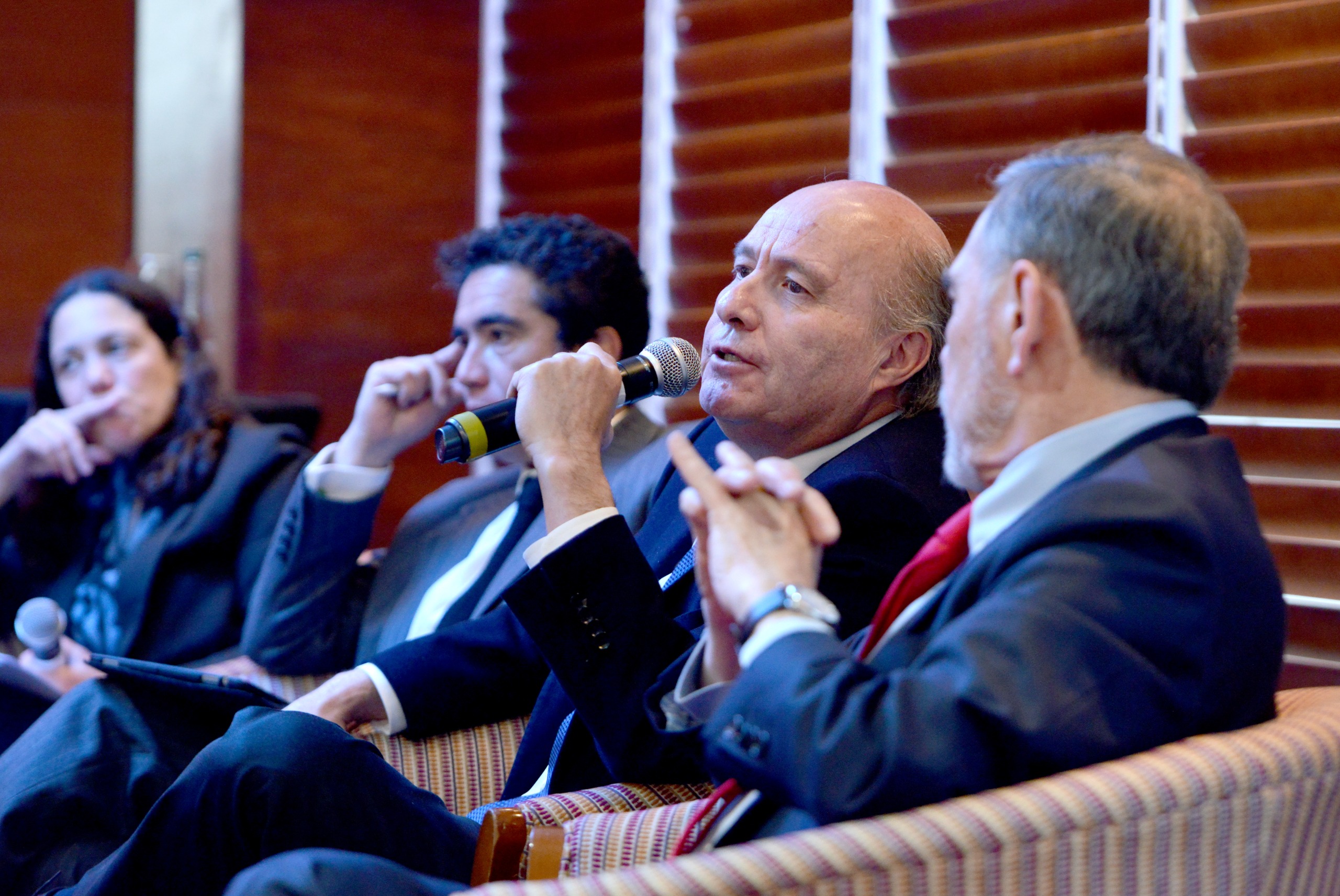 Seminario “Tres visiones, un país”: Candidaturas presidenciales presentan sus propuestas económicas en encuentro organizado por el CGC UC y Forvis Mazars